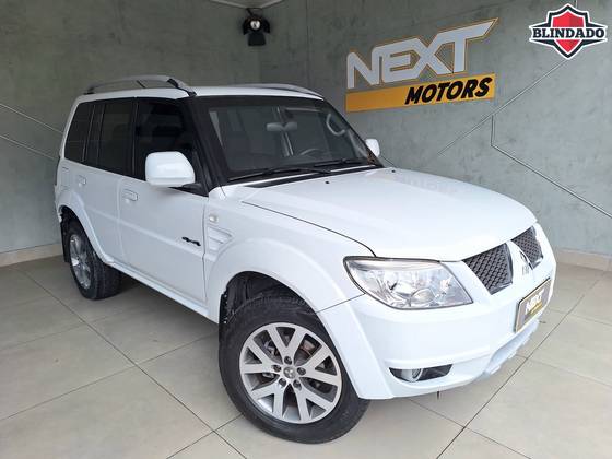 MITSUBISHI PAJERO TR4 2.0 4X4 16V 140CV FLEX 4P AUTOMÁTICO MITSUBISHI PAJERO TR4 2.0 4X4 16V 140CV FLEX 4P AUTOMÁTICO